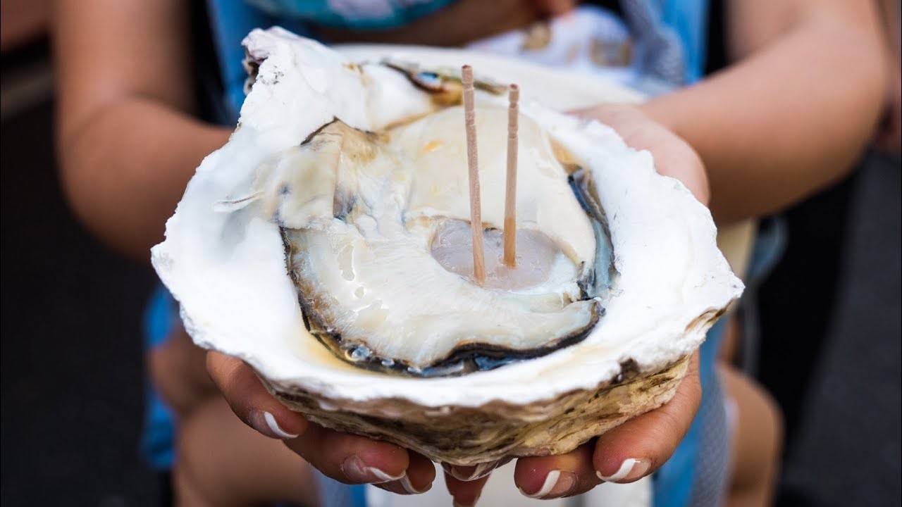 Japanese Street Food - Giant Oysters