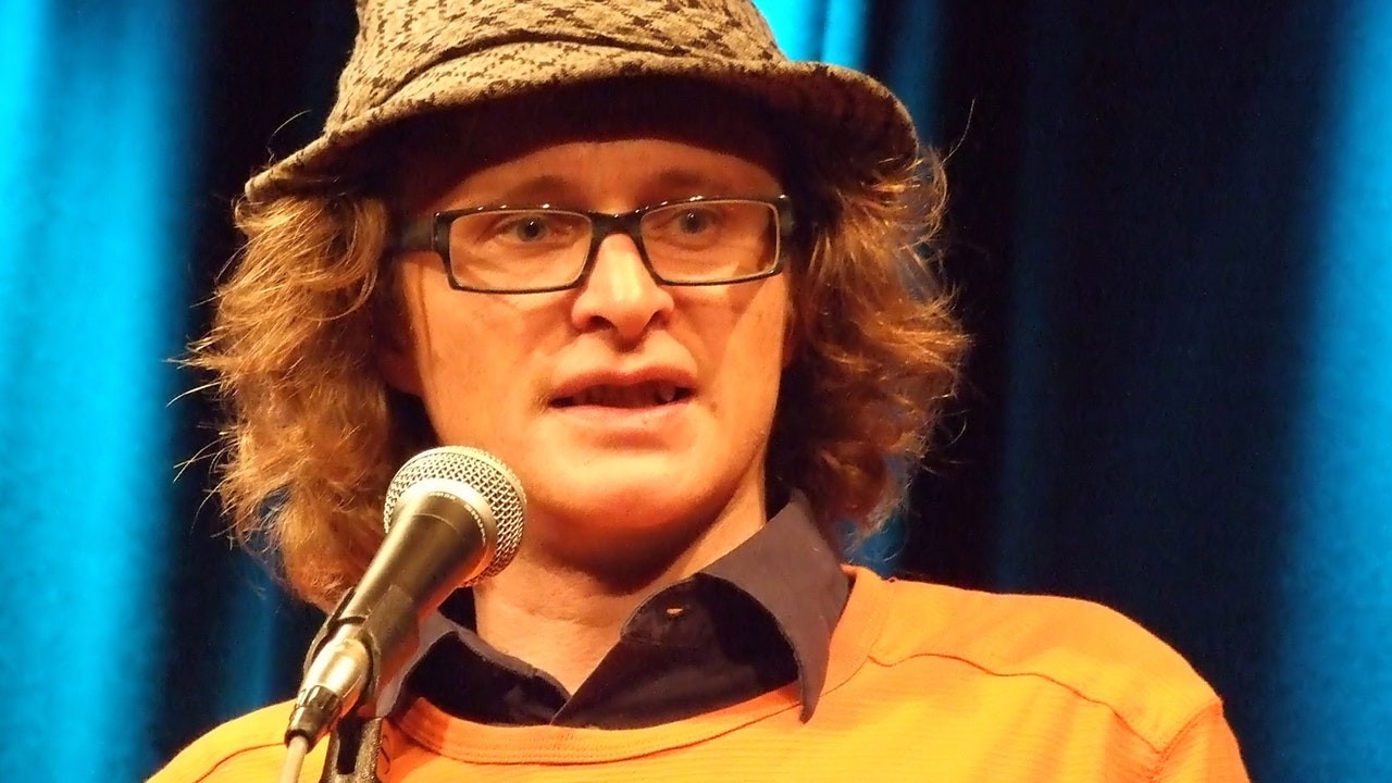 Simon Munnery: Hello