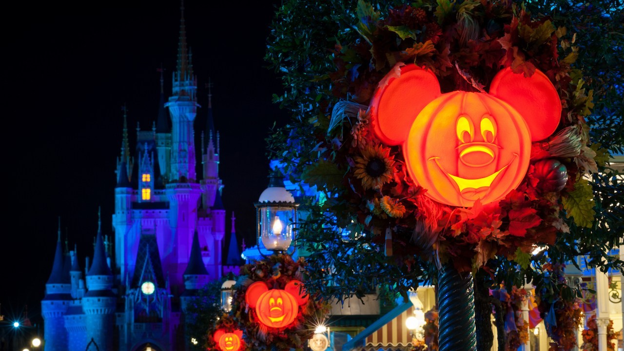 Decorating Disney: Halloween Magic