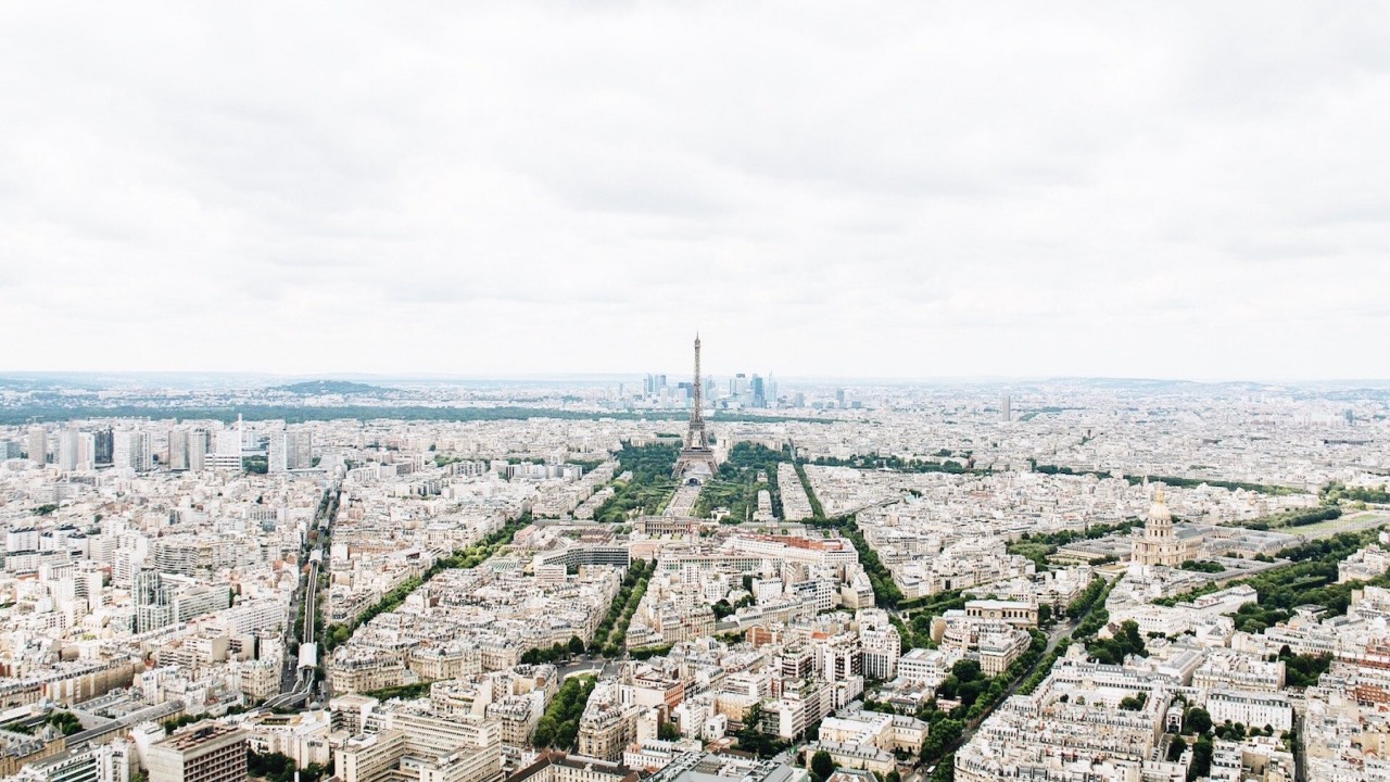 Globe Trekker - Paris City Guide