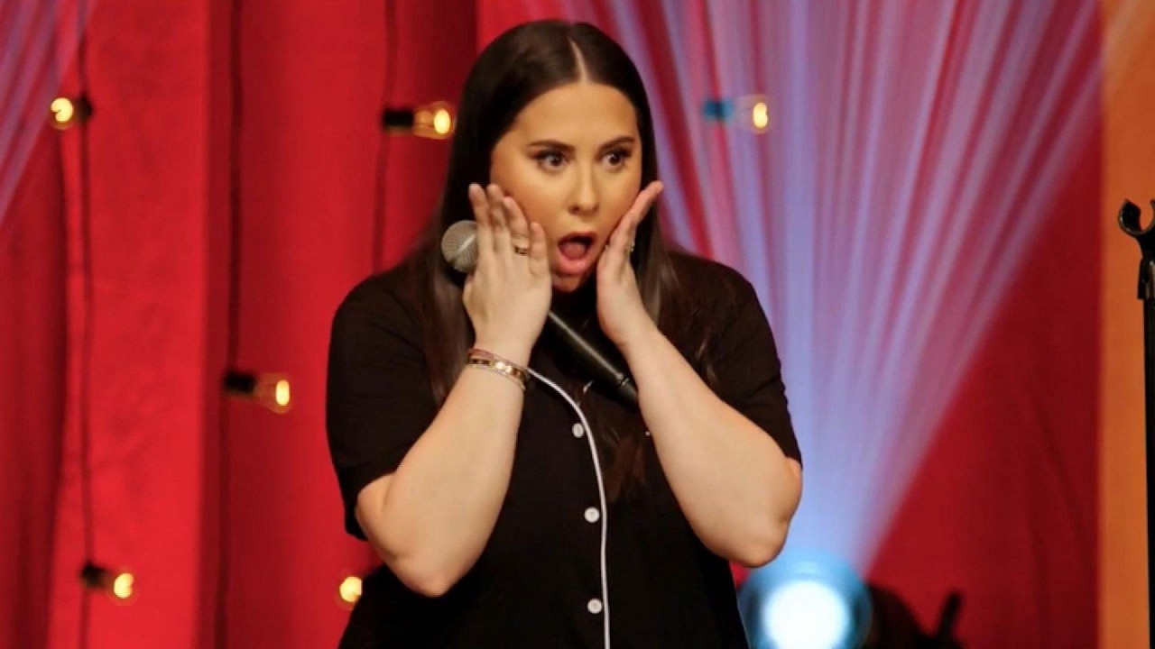 Claudia Oshry: Disgraced Queen