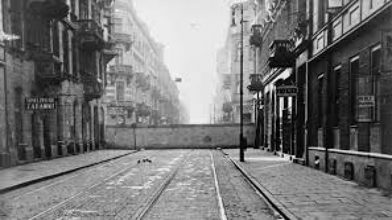 Warsaw: A City Divided