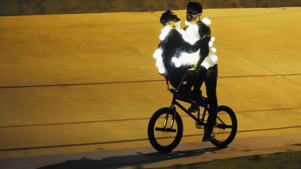 Atras Hay Relampagos