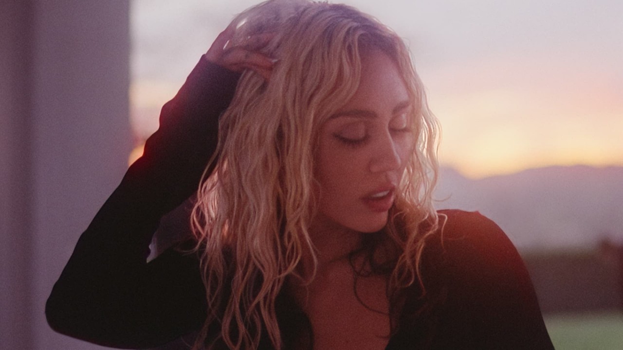 Miley Cyrus: Endless Summer Vacation