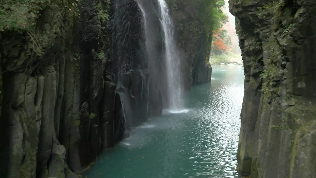Zen Guitar: Guitar Across Peaceful Water