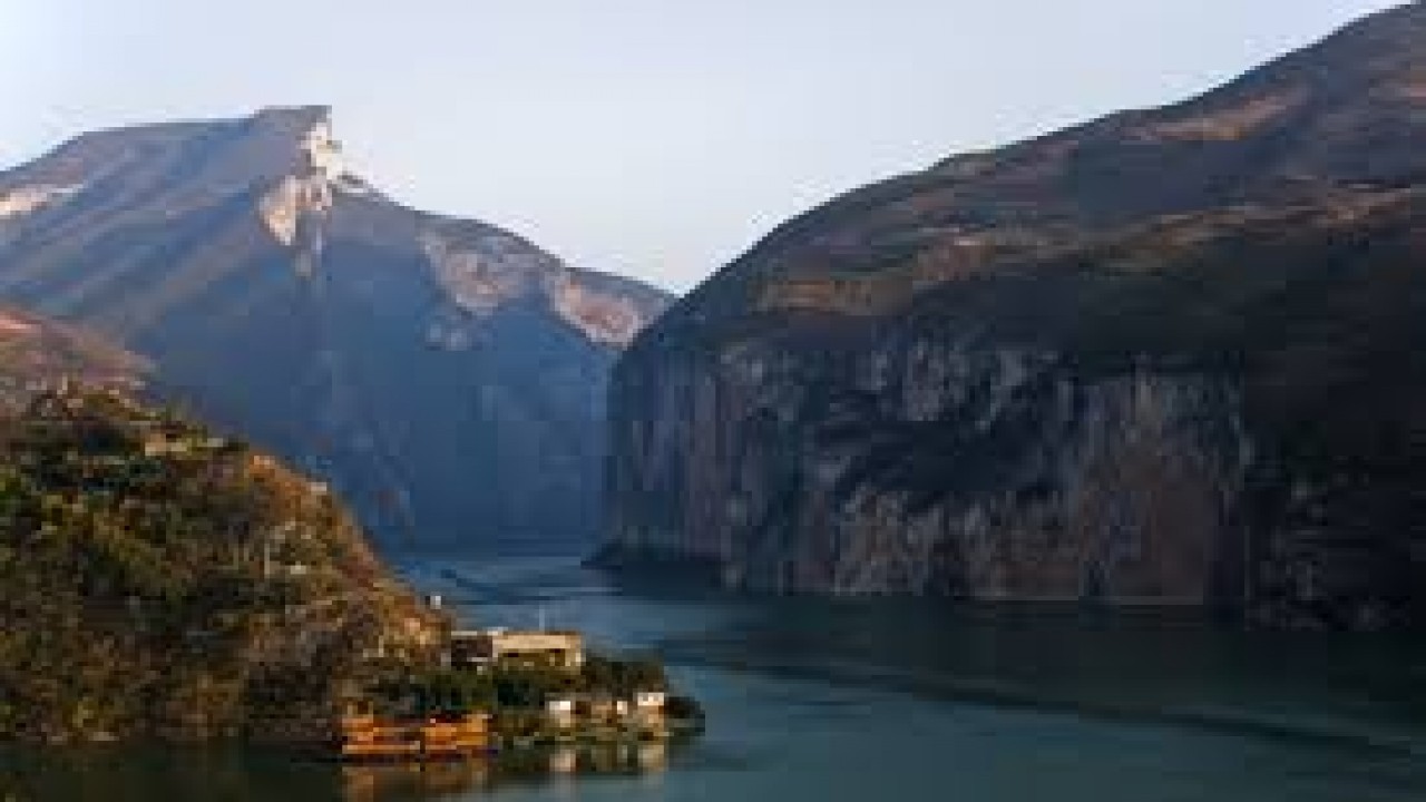 Rediscovering the Yangtze River: The Dream of the Three Gorges