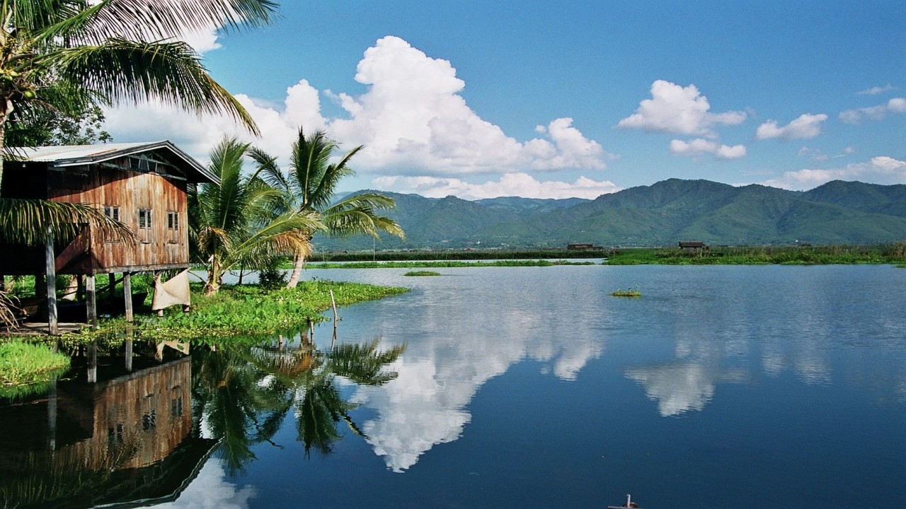 On Tour Exploring the Extraordinary: Inlay Lake