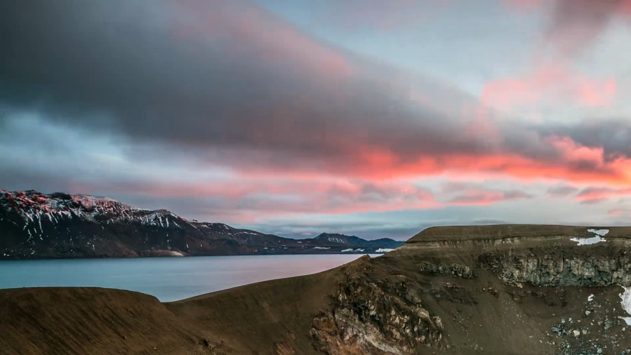 On Tour Exploring the Extraordinary: Icelandia