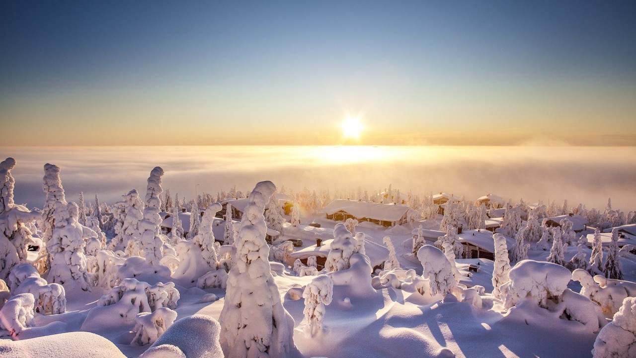 On Tour Exploring the Extraordinary: Lapland