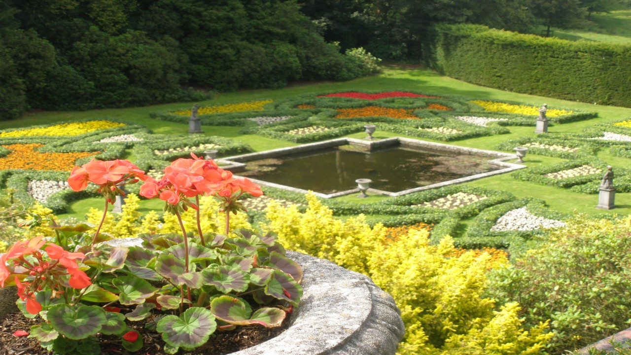 Gardens of the World A COLOURFUL DUTCH GARDEN