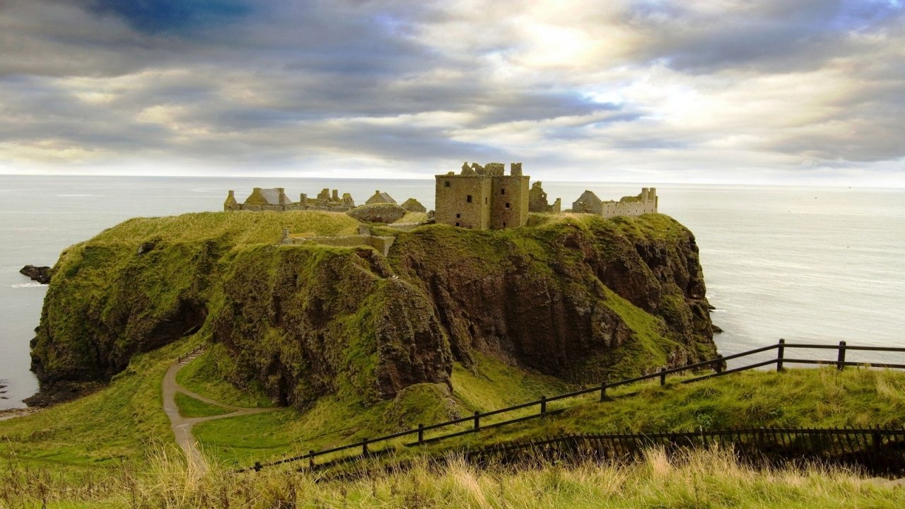 Mysterious Places of Scotland and Ireland: Irish Haunted Castles