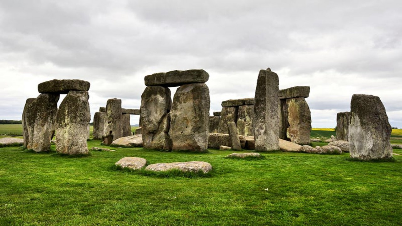 Stonehenge: Secrets of the Stones