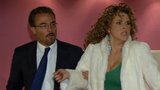 Napoleón llega a la casa de Candy y Vicente y los amenaza de muerte. Mientras, Rebeca est'á que arde se furia cuando ve a su esposo en una foto comprometedora.