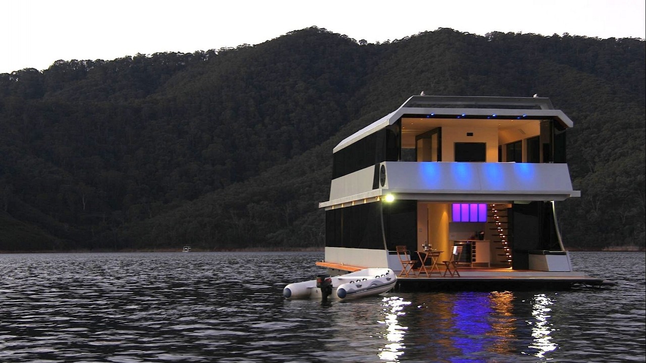 Extreme Houseboats