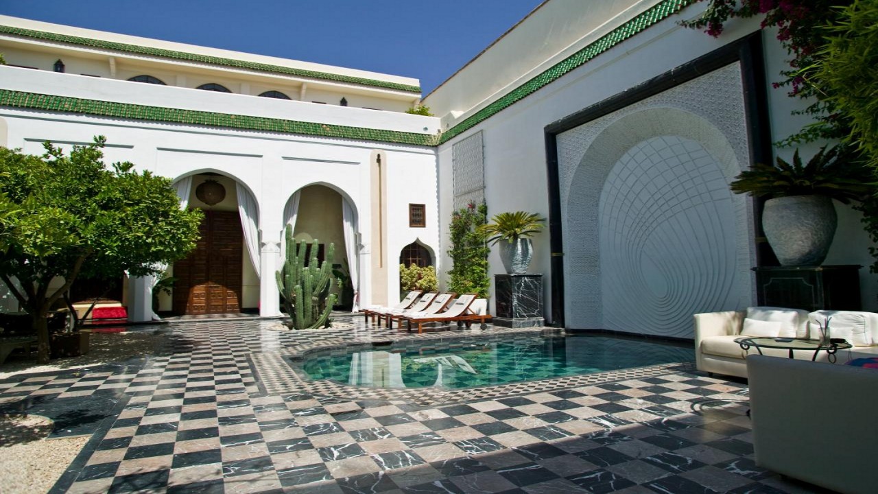 House Hunters International: Big Houses
